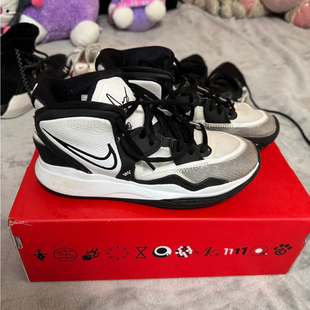 Nike Kids Kyrie Irving infinity basketball shoes